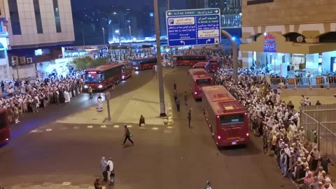 Pilgrims queue up for transportation to go back to their hotels in Makkah Stock Footage 274473152