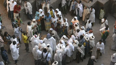 Pilgrims singing and dancing in front of the church of St. George in Lalibela Stock-Footage 48712764