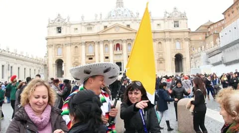 Pilgrims in st Peter's square during first Angelus of Pope Francis Stock Footage