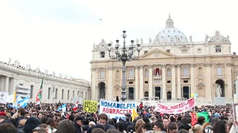Pilgrims in st Peter's square during first Angelus of Pope Francis Stock Footage