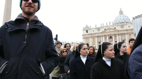 Pilgrims in st Peter's square during first Angelus of Pope Francis Stock Footage
