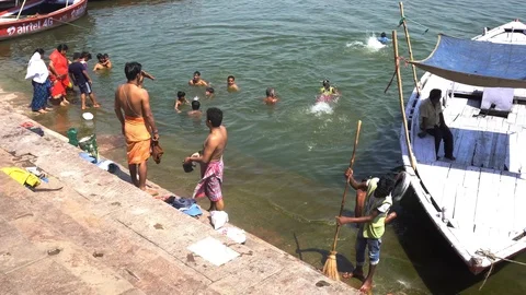 Pilgrims take bath in River Ganges 스톡 동영상 103422118
