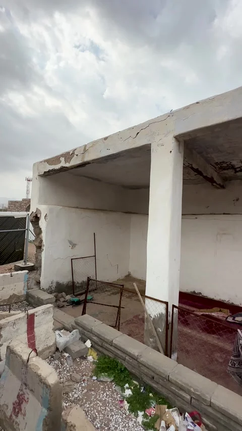 Pilgrims Visiting Old Stone Mosque Prayer Area Vídeo Stock 338264977