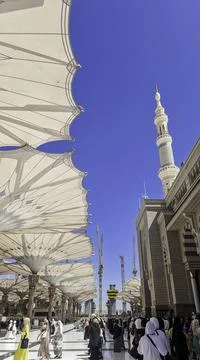 Pilgrims walk to the main mosque of the Prophet Muhammad Al-Masjid an-Nabawi Stock Photos