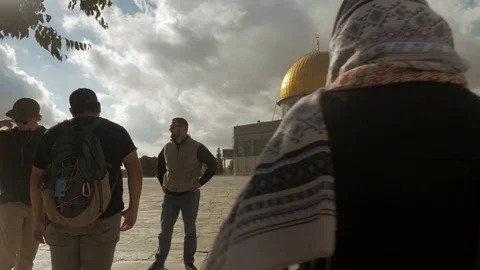 Pilgrims Walking to Dome of the Rock Video stock 82595154