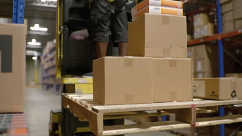 Piling boxes on forklift at industrial storage warehouse facility Vídeos de archivo 218994719