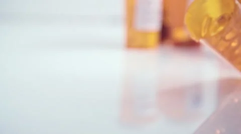 Pill Bottle Falling Down Vidéo 56782464