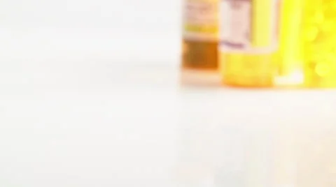 Pill Bottle Falling Down Vídeos de archivo 56783816