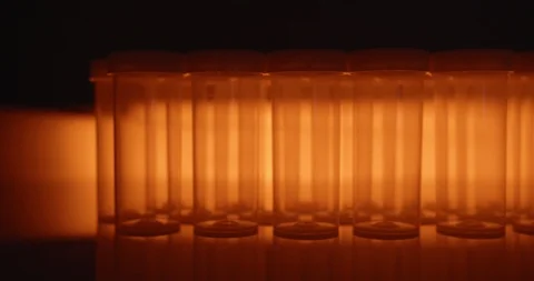 Pill bottles light behind 库存影片 104298515