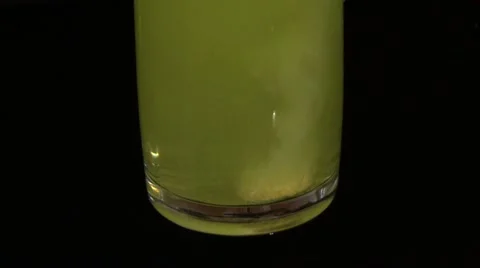 Pill effervescent dissolves in water Stock Footage 10825755