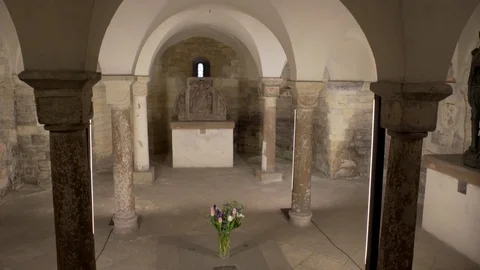 Pillar crypt grave, Basilica of St George chapel, Prague Castle, Czech Republic Vídeos de archivo 70725055