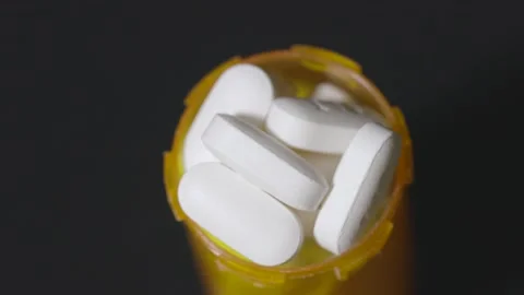 Pills in bottle Stock Footage 141210572