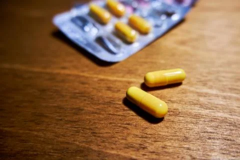 Pills in capsules on the table Stock-Fotos