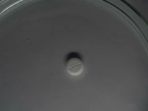 Pills dissolving timelapse (bubbles) Stock Footage 68106637