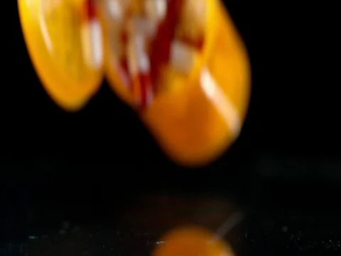 Pills falling in slow motion Video stock 84000181