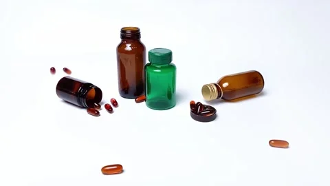 Pills falling in slow motion. 動画素材 166461678