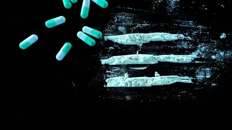 Pills falling in slow motion on narcotic Stock Footage 145450100