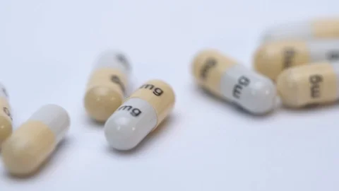 Pills micro move on a withe background Video stock 127761410
