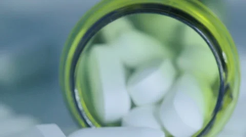 Pills overflowing out of bottle Vidéo 68805449