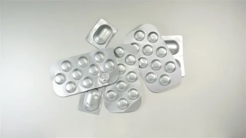 Pills in a package fall in slow motion Video stock 143426227