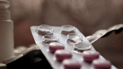 Pills in the package Stockbeeldmateriaal 80125749