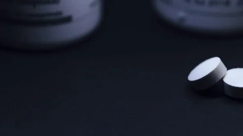 Pills with pill bottles in the background Stockbeeldmateriaal 70857504