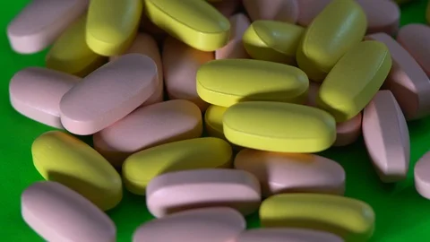 Pills rotate on green background. Stock Footage 88474665