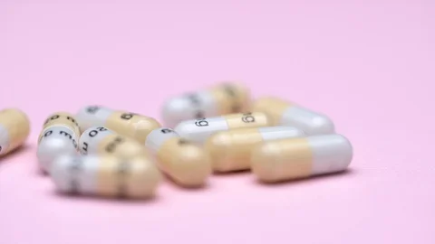 Pills turn on a pink background Video stock 127761403
