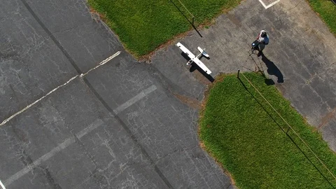 Pilot and his plane Video stock 92381672