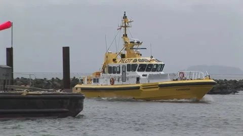 PILOT BOAT LEAVING DOCK Stock Footage 55773145