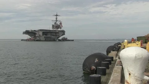 Pilot boats steering U.S. Navy aircraft carrier USS Harry S Truman (CVN 75) Видео 209493684