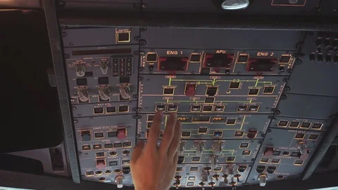 The pilot checks the aircraft for the flight Vídeo Stock 84340673