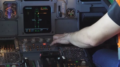 The pilot checks the aircraft for the flight Vídeo Stock 84347206