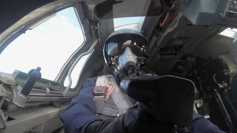 Pilot in the cockpit on takeoff Vidéo 123566843