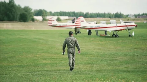 The pilot goes towards the planes Video stock 147715820