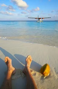 Pilot has a rest on a sandy beach, Maldives Foto stock