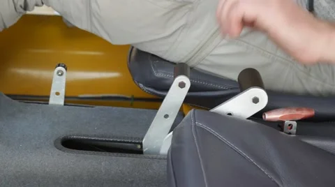 Pilot increases and decreases the thrust of the plane 库存影片 61771566