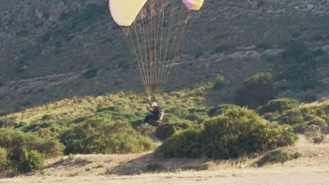 Pilot landing paragliding Stock-Footage 91413817