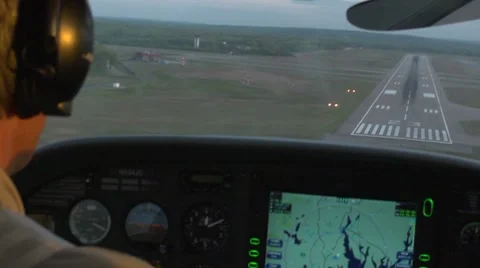 Pilot landing plane Vidéo 7513343