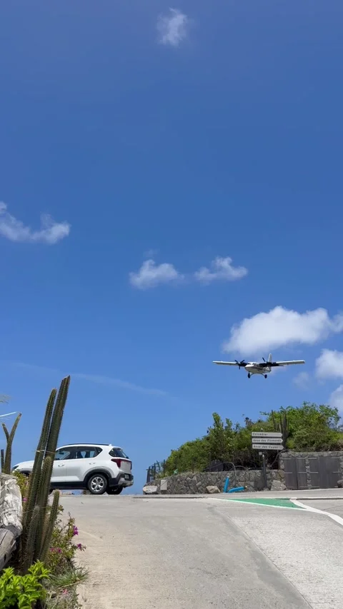 Pilot Makes Tricky Landing on Short Runway at St. Barts Airport, Gustaf III Airp Stock Footage 338411814