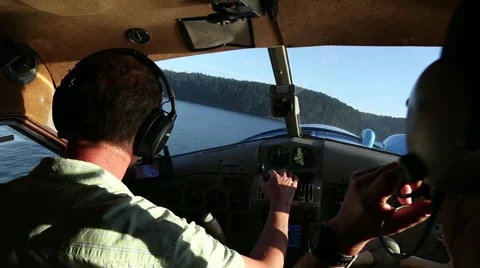 Pilot Taking Off in Small Plane Vidéo 42198244
