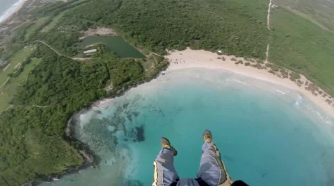 Piloting the parachute, flight above the ocean, subjective camera. 스톡 동영상 46012099