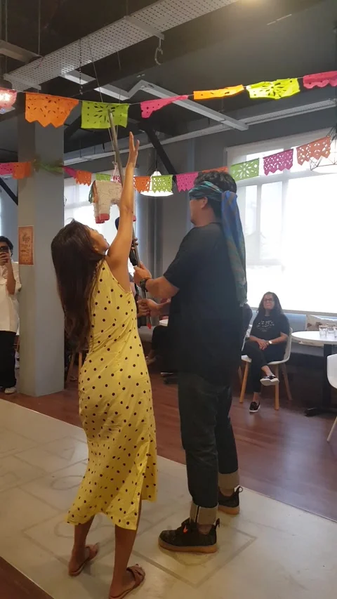 Pinata Fail! Video stock 140547263