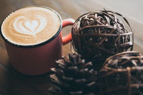 Pine cone and latte. Foto stock