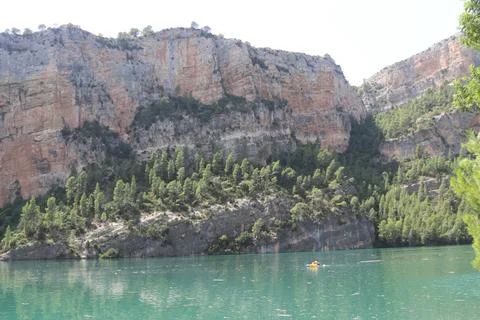 Pine Forest on Limestone Cliffs by Cortes de Pallas Reservoir Stock-Fotos