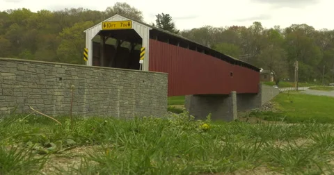 Pine Grove Covered Bridge Video stock 63041352