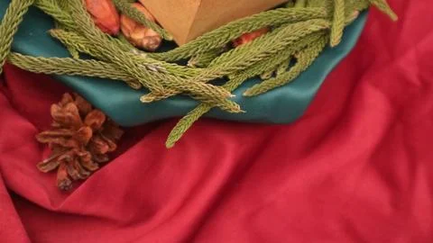 Pine leaves, dried pine, and gift box with red background. Concept of Christmas Foto stock