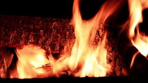 Pine plank fire in a home fireplace Vídeo Stock 307062009