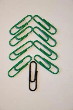 Pine tree made from paper clips Foto stock