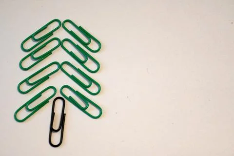 Pine tree shape made from paper clips Foto stock